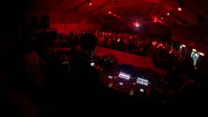 3 bilete = 5 prieteni în vibe? Sau 5 = 8? Alege-ți pachetul și intră pe frecvența Jamie Jones | Kristal Groove x The Brunch Affair!