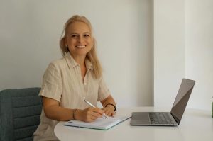 Top greșeli pe care le fac românii atunci când aleg un credit – The Money Advisor le corectează, Iuliana Sobaru îți explică soluțiile corecte